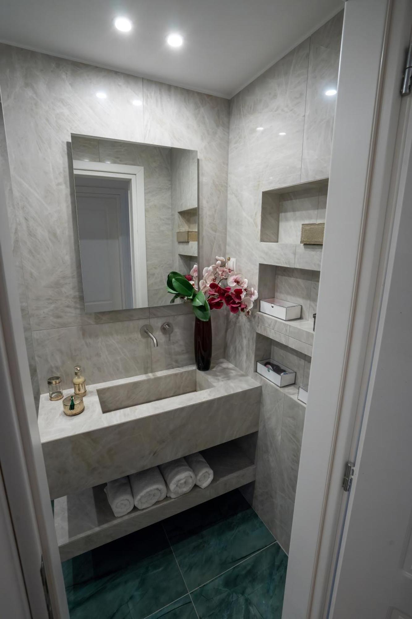 Noblenotes - Isabella Apartment